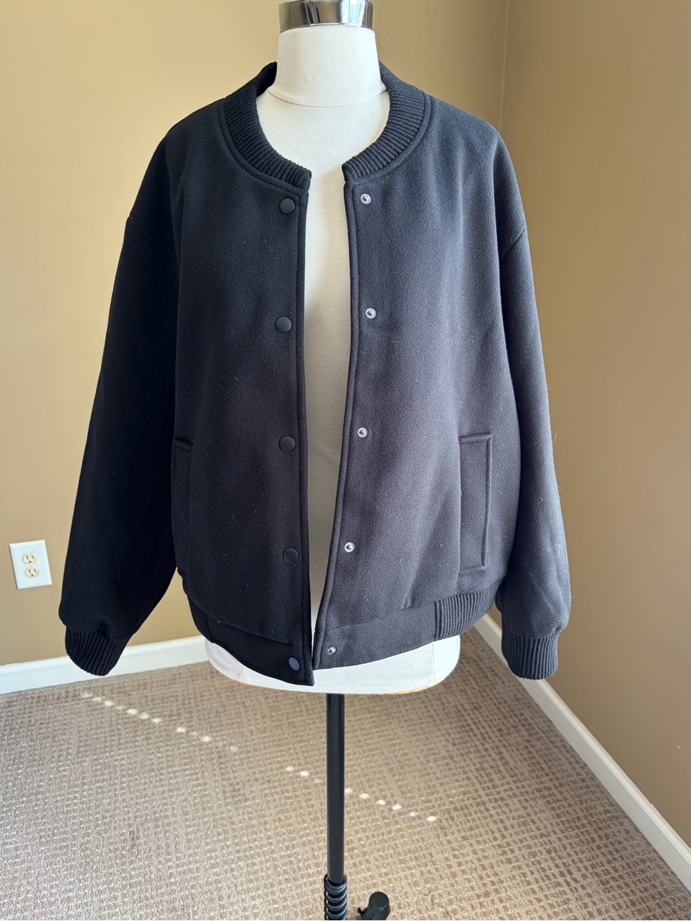 Well Worn Women’s Black Bomber Jacket XLarge, Varsity Minimalist 90’s Clean Girl